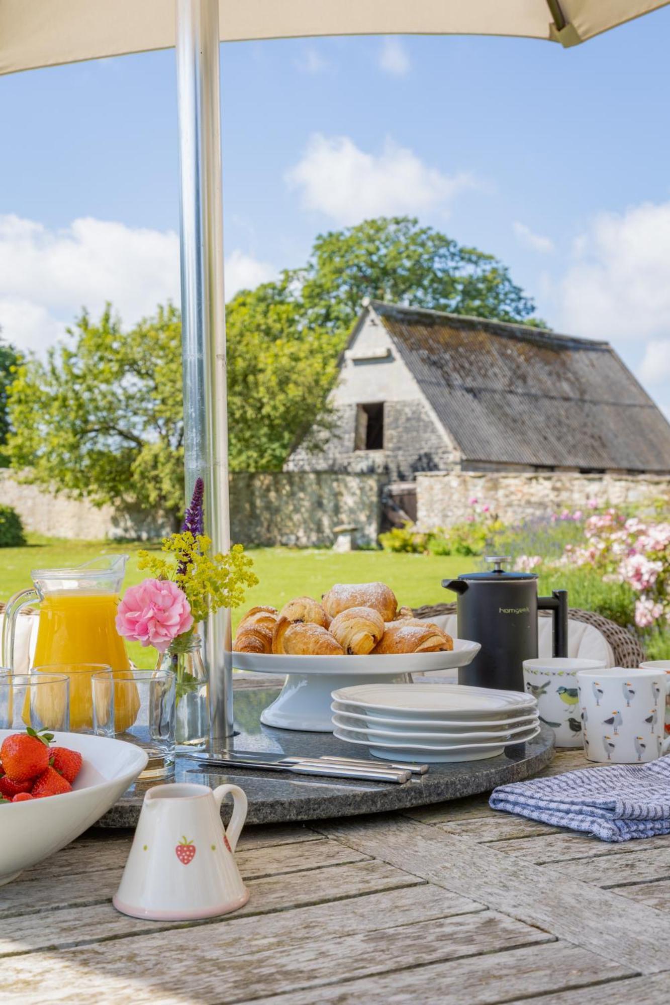 Overtown Manor Bed And Breakfast Swindon Exterior foto