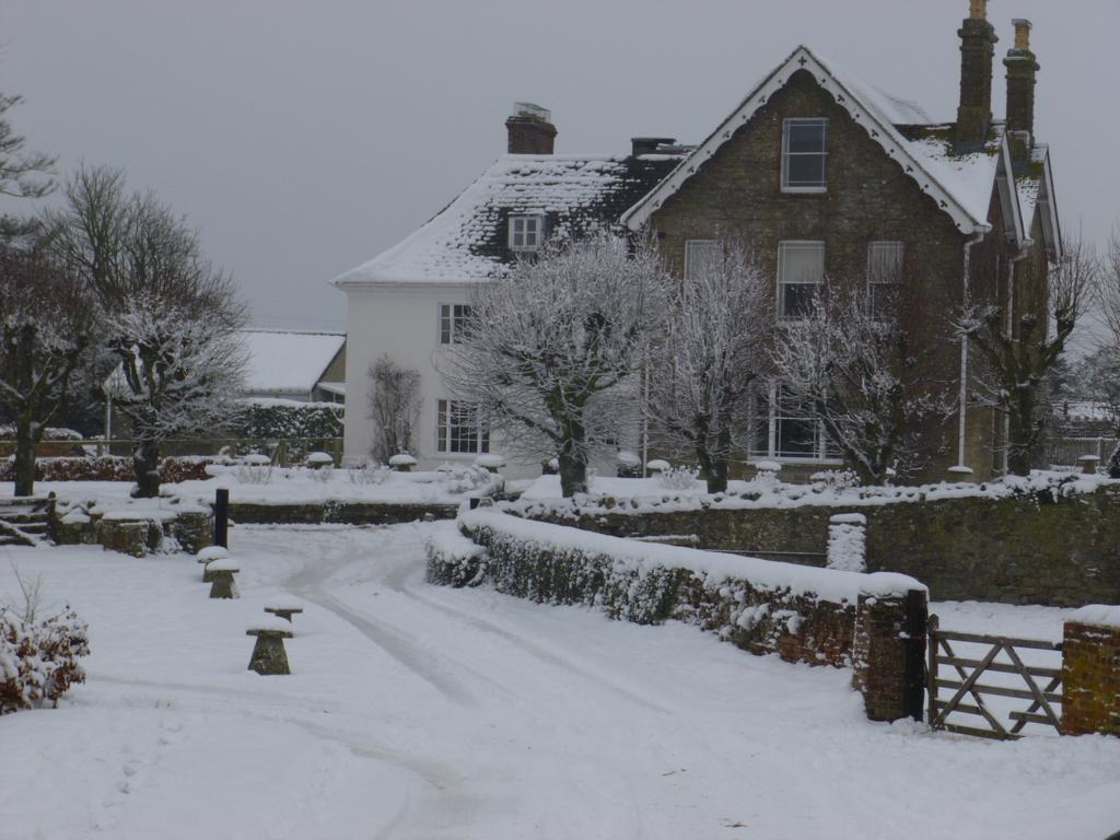 Overtown Manor Bed And Breakfast Swindon Exterior foto